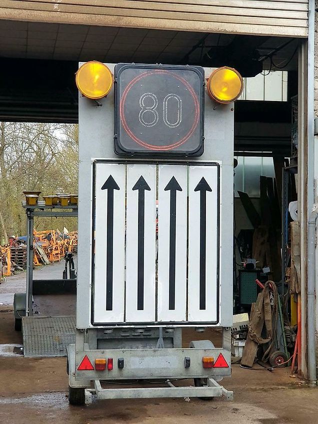 LED Verkehrsleittafel Verkehrssicherungsanhänger Nissen Horizont